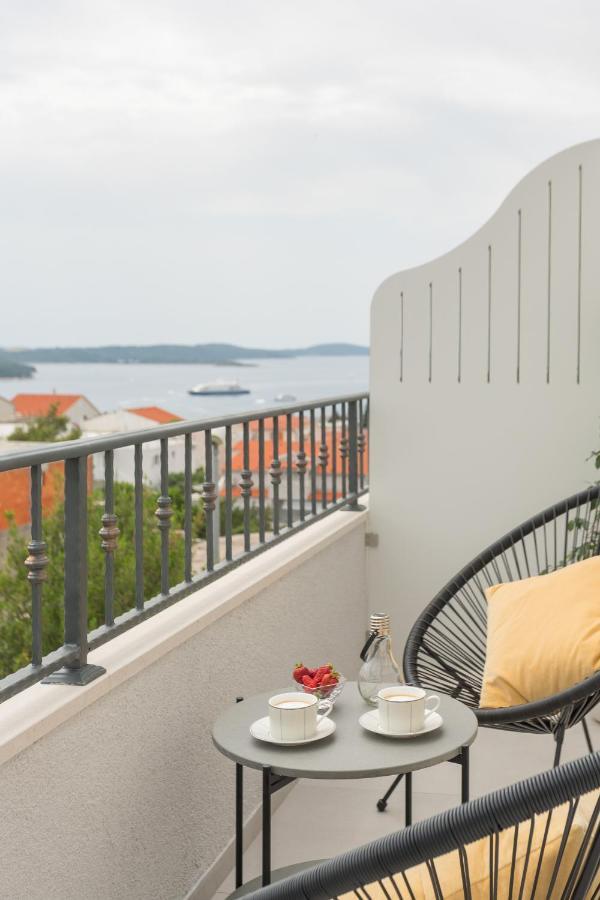 Hvar Top View Apartment ฮวาร์ ภายนอก รูปภาพ